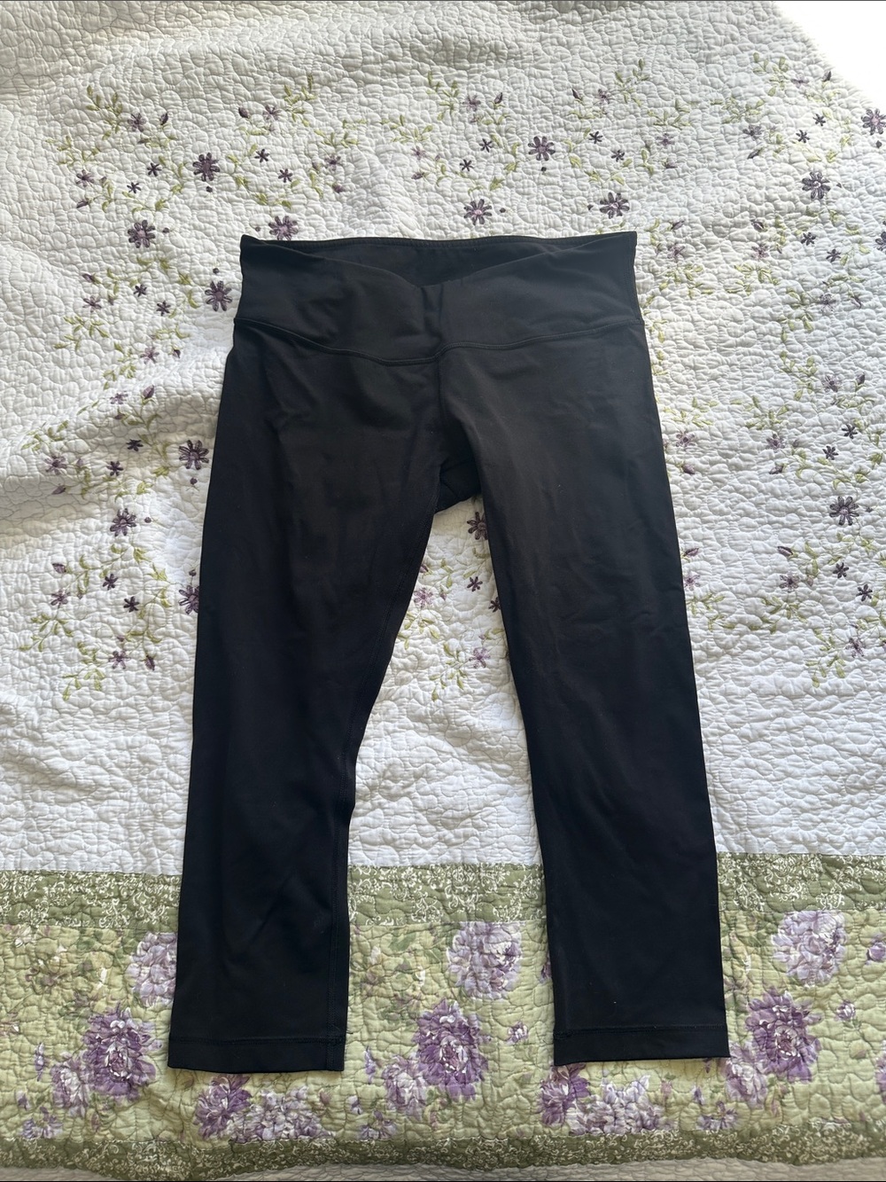 lululemon athletica Women’s Black Capri Leggings